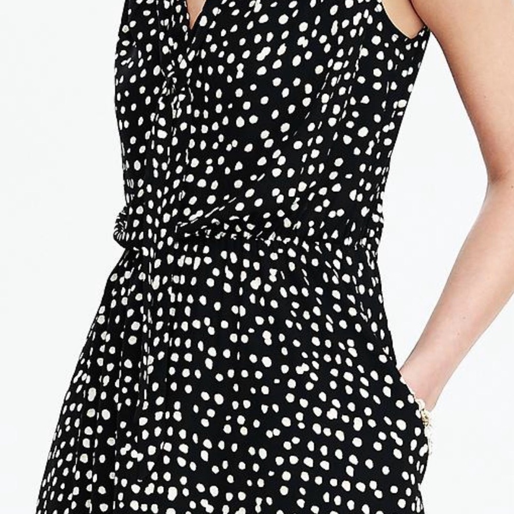 Banana Republic DOT-PRINT TIE NECK V-Neck DRESS